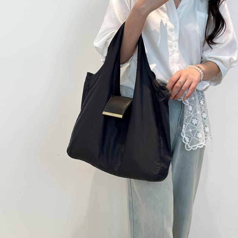 Fashionable lady's handbag