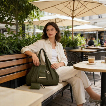 Fashionable lady's handbag